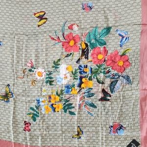 NWT****Tall Floral Scarf 100 % Silk Feeling